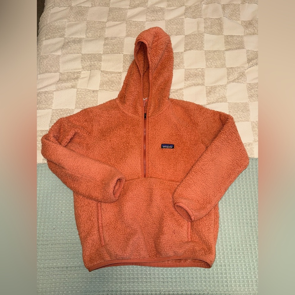 Patagonia Women's Los Gatos Hooded Pullover in the color Quartz Coral size Small